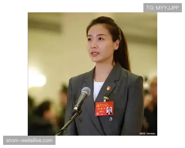 魏秋月健身完直接冲菜市场,手上那块名表亮得让人怀疑人生 魏秋月健身完直接冲菜市场,手上那块名表亮得让人怀疑人生